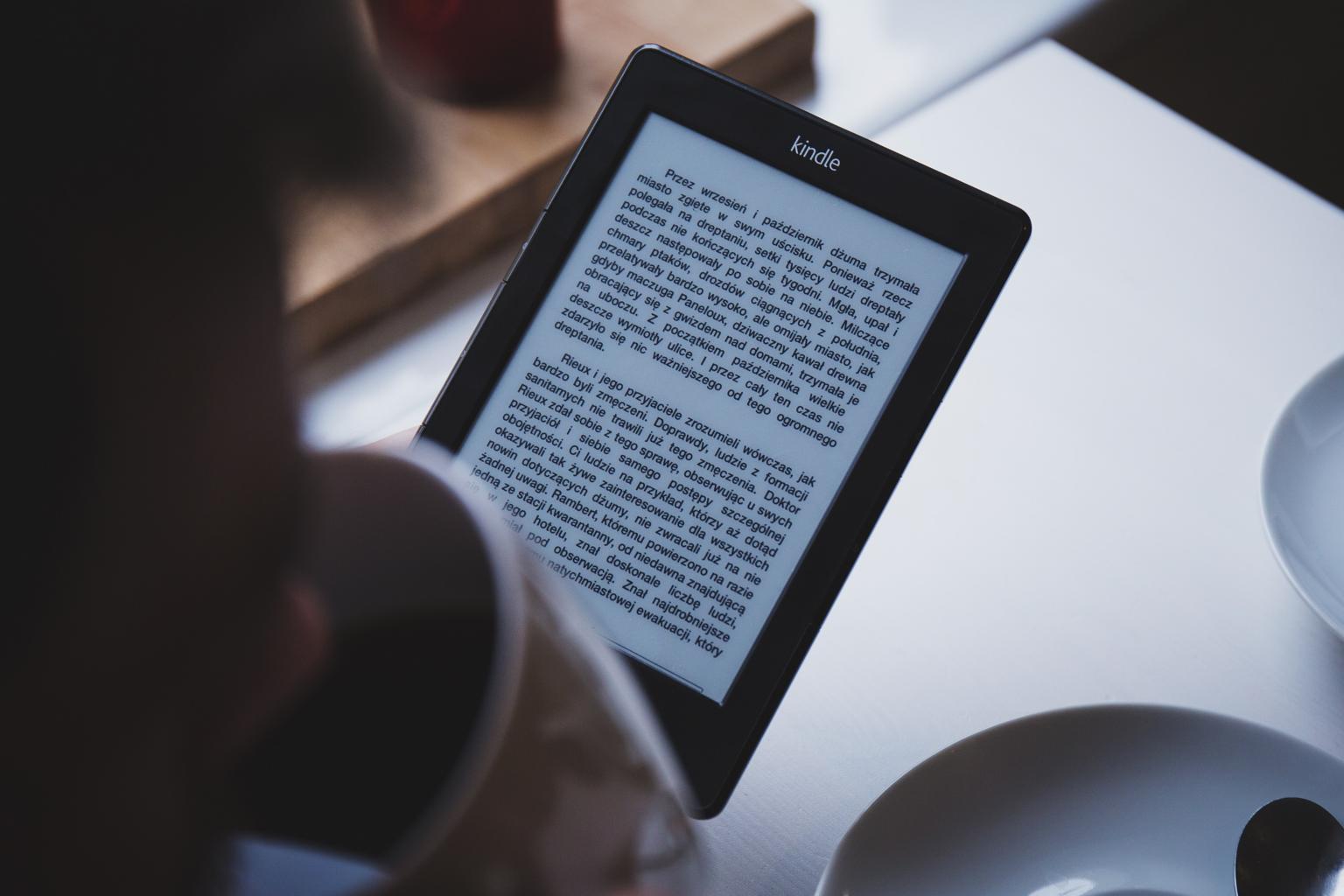 Bücher auf dem Tablet, E-Reader oder Handy lesen.... (c) www.pixabay.com